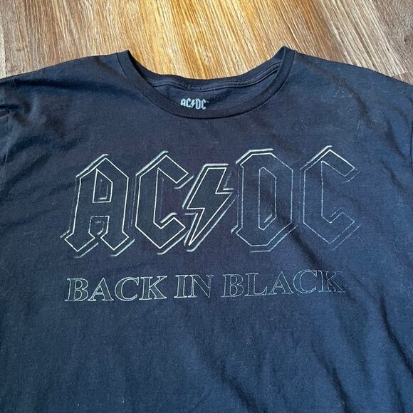 AC/DC Adult XL 2004  Back In Black Graphic T-shirt - Picture 2 of 3